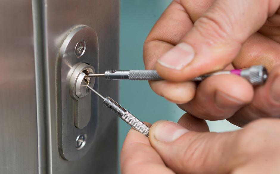 remplacement porte Bricard Istres
