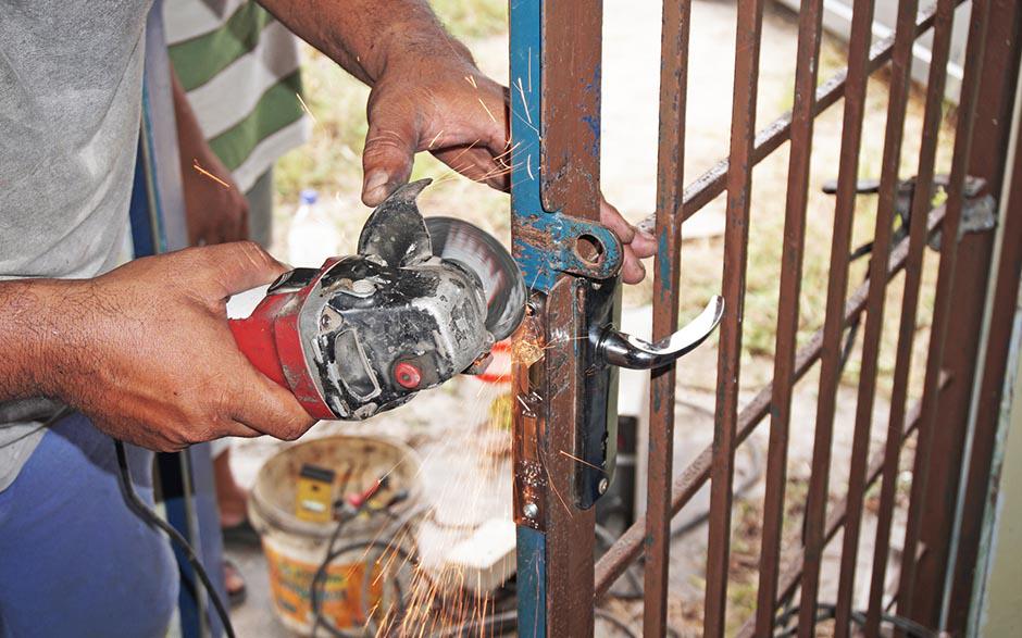 travaux à nos artisans serrurier prix Plan-de-Cuques